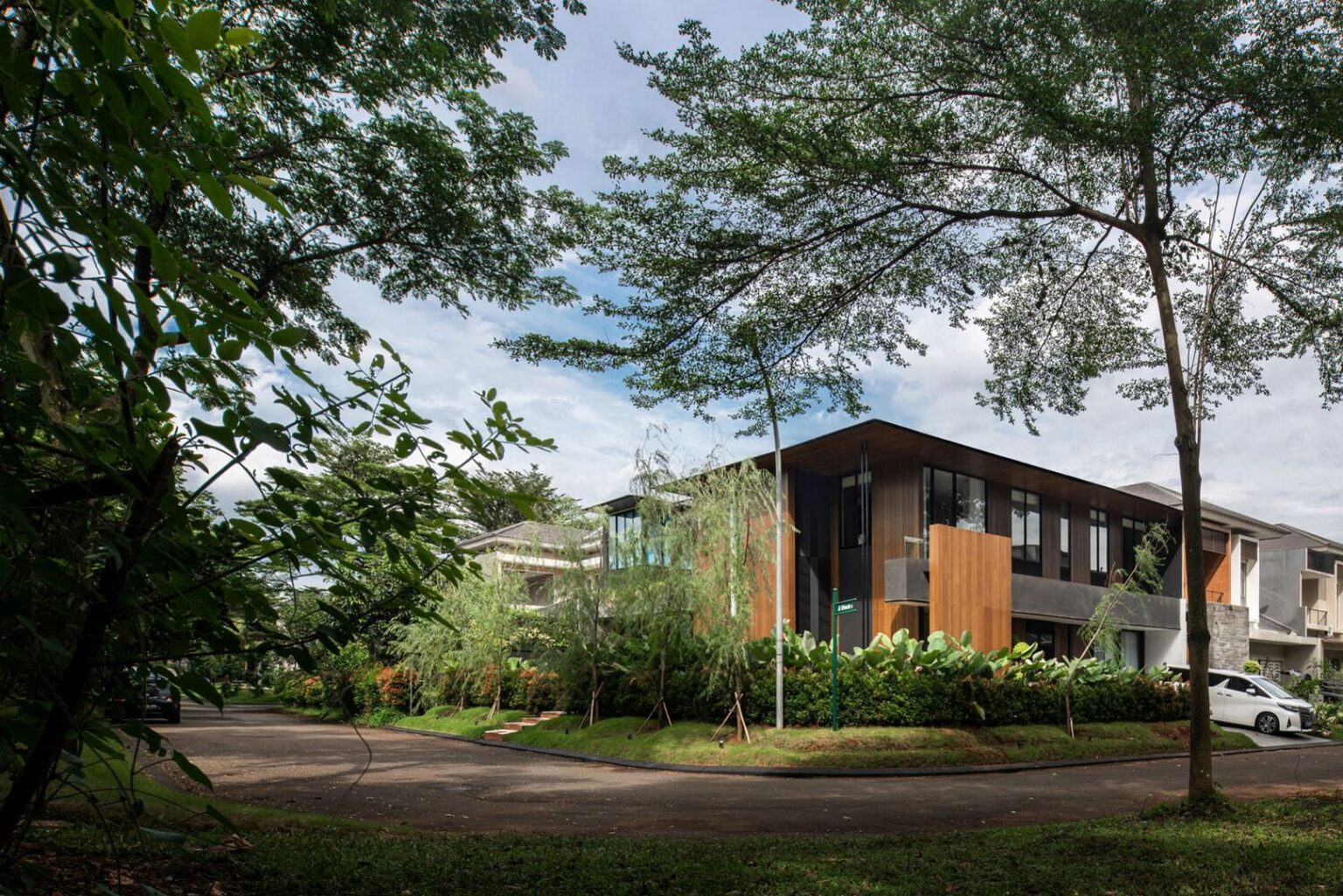 Rediscovering Tradition: The Transformation of AM Home - houzezz